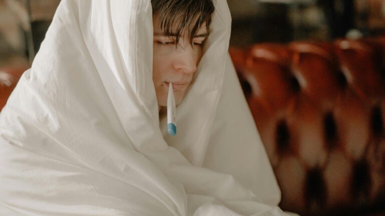 Materialvergleich: Baumwolle vs. Leinen – Komfort, Haltbarkeit und Pflege